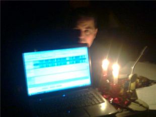 OUVEOS NA NOITE , EMITINDO SEN LUZ E A D&Uacute;AS VELAS DURANTE O VENDAVAL!!