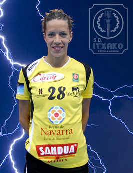 Bego&ntilde;a Fern&aacute;ndez xoga co Itxaco Navarra