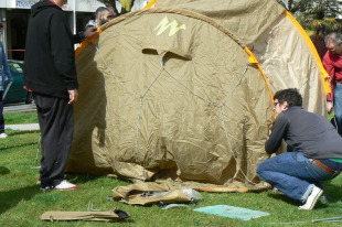 Unha das exixencias dos folguistas &eacute; unha mellora salarial inmediata (actualmente cobran sobre 730-800 euros brutos)