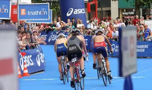 Pilar Hidalgo (&aacute; dereita, no segmento ciclista), foi d&eacute;cimo terceira en Hamburgo o domingo