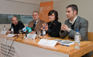 Xos&eacute; Soengas, Miquel de Moragas, Margarita Ledo e Miguel T&uacute;&ntilde;ez, na presentaci&oacute;n do congreso