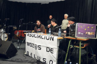 A Casa do Pobo de Beluso (Bueu) quedou pequena ante tanta expectaci&oacute;n