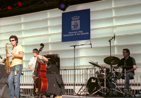 O jazz asolaga estes d&iacute;as as r&uacute;as viguesas