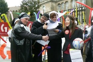 A 'conselleira' d&aacute;lle a man ao 'clero' no acto organizado por CIG Ensino