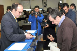 Sen&eacute;n Barro, que votou ao mediod&iacute;a, deixar&aacute; a reitor&iacute;a despois de oito anos