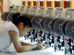 Os empresarios da moda galega perm&iacute;tense hoxe vender aos chineses a roupa feita nos propios talleres daquel pa&iacute;s