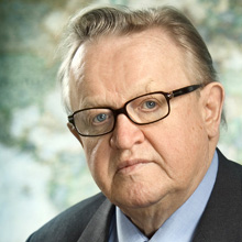 Martti Ahtisaari, ex presidente finland&eacute;s, &eacute; o enviado especial da ONU en Cosova