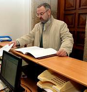 G&oacute;mez, no momento de rexistrar a s&uacute;a candidatura no Reitorado