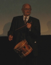 Os 95 anos non aplacan o esp&iacute;rito de Pousa Antelo, que mesmo subiu ao escenario para axudar a animar a festa