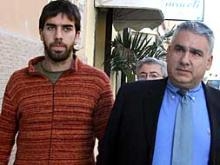 Oleguer, acompa&ntilde;ado polo seu avogado