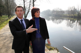 Raquel Arias &aacute; beira do presidente do PPdeG, Alberto Nu&ntilde;ez Feijoo