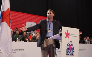 Quintana dirix&iacute;ndose ao plenario