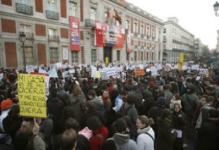 Os colectivos a prol dunha vivenda digna manif&eacute;stanse polos seus obxectivos