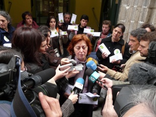 Respons&aacute;beis do SLG aquelando o env&iacute;o de leite &aacute; eurocomisaria