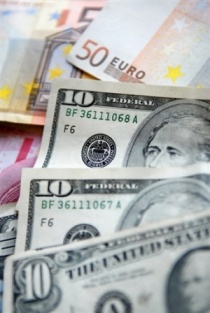 Coincidindo coa suba do petr&oacute;leo, o euro tam&eacute;n batiu a s&uacute;a marca con respecto ao d&oacute;lar