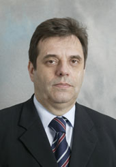 Vojislav Ko&scaron;tunica, primeiro ministro de Serbia