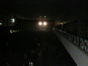 Dende o fondo do recinto feiral int&uacute;ese a cantidade de xente que o ateigou / Xos&eacute; Manuel Lage