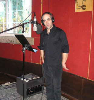 Lu&iacute;s Tosar gravando peza en Casa de Tolos