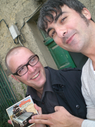 Xocas e Roi, minutos antes de sa&iacute;r de Compostela na furgoneta en direcci&oacute;n a Catalunya