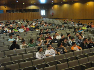 Moita expectaci&oacute;n na primeira conferencia