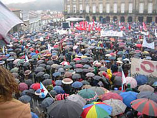 A compostel&aacute; Praza do Obradoiro na manifestaci&oacute;n do 1 de decembro de 2002
