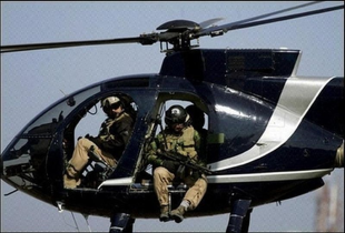 Helic&oacute;ptero de Blackwater en Iraq, onde a empresa tivo a maior base militar privada do planeta