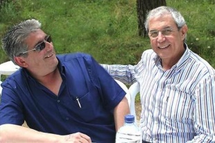 A suposta axente electoral viaxou &aacute; Arxentina para pedir o voto a F&eacute;lix Porto, candidato do PSdeG en Mux&iacute;a (na foto, con Emilio P&eacute;rez Touri&ntilde;o)