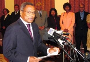 Neves na s&uacute;a investidura