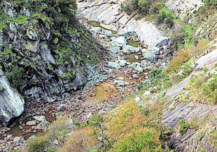 Seca do Eume ao seu paso pola Capela / Imaxe: AEMS R&iacute;os con Vida