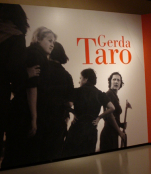 Cartel da Exposici&oacute;n de Gerda Taro