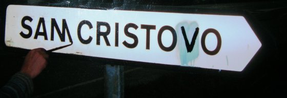 Correcci&oacute;n da placa de San Cristovo, en Compostela / Foto: sinalizagz.blogspot.com
