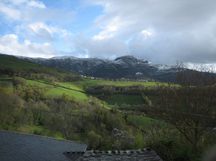 Diferentes colectivos xa iniciaron acci&oacute;ns legais contra este parque e&oacute;lico / Imaxes: Asociaci&oacute;n Sociocultural Irimio