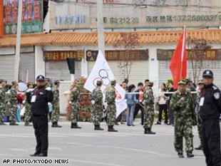 O facho pasou por Lhasa protexido polo ex&eacute;rcito chin&eacute;s