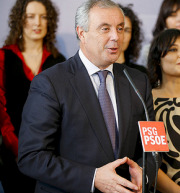 Os socialistas ex&iacute;xenlle a Feijoo que se po&ntilde;a a traballar xa