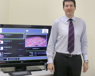 Arantia vendeu a EDF unha ferramenta de distribuci&oacute;n de v&iacute;deo, como a que mostra o directivo