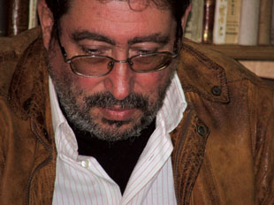 Dionisio Pereira &eacute; historiador.