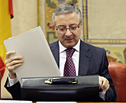 O novo modelo de Blanco prop&oacute;n a descentralizaci&oacute;n da xesti&oacute;n naqueles aeroportos que te&ntilde;an un alto volume de pasaxeiros e unha elevada complexidade