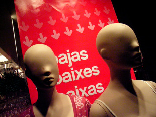 As rebaixas de xaneiro explican a ca&iacute;da de prezos deste mes