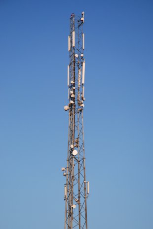 Diversas asociaci&oacute;ns protestan pola contaminaci&oacute;n electromagn&eacute;tica