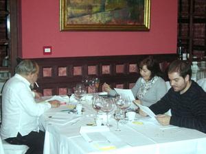 Imaxe do xurado, conformado por Iv&aacute;n Puentes, Mar&iacute;a Xes&uacute;s Arias, e Xos&eacute; Leira, que o presidiu