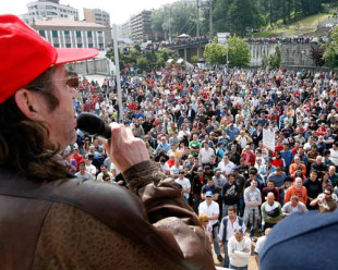 Malvido (CIG-Metal) dir&iacute;xese aos folguistas do metal nunha das manifestaci&oacute;ns