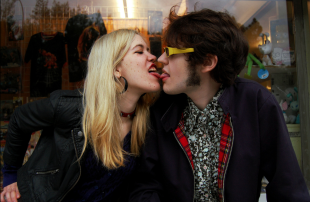 "Somos unha banda 100% de postureo, e estamos orgullosos", c&oacute;ntannos os Shit Pony