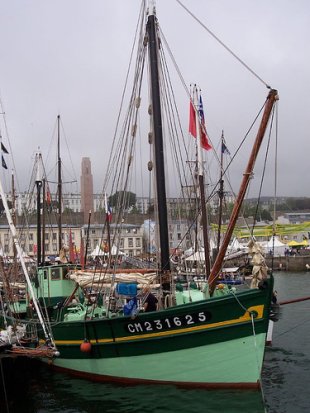 Unha das embarcaci&oacute;ns na Feira do 2004. Flickr: y.caradec