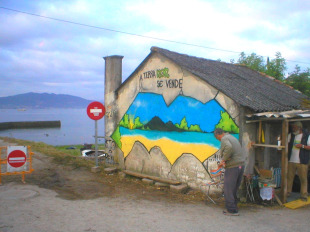 Veci&ntilde;os e mari&ntilde;eiros exixen a paralizaci&oacute;n das obras, que carecen de licenza municipal, de inmediato
