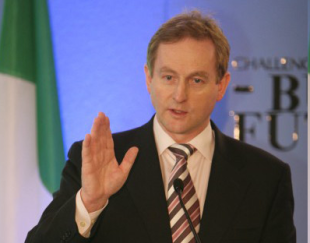 Enda kenny, do Fine Gael, l&iacute;der da oposici&oacute;n en Irlanda