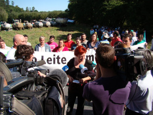 Carme Freire lembrou que este tipo de acci&oacute;ns se suceder&aacute;n nos vindeiros d&iacute;as noutras comarcas do pa&iacute;s / Imaxes: SLG