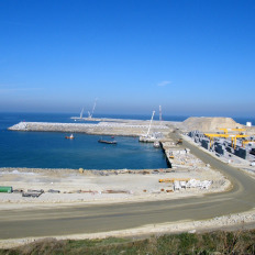 O obst&aacute;culo fundamental nas negociaci&oacute;ns seguen a ser as discrepancias sobre a construci&oacute;n dun contradique