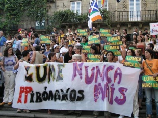 Imaxe dunha manifestaci&oacute;n contra os lumes provocados, o ver&aacute;n pasado (Galiza.indymedia.org)
