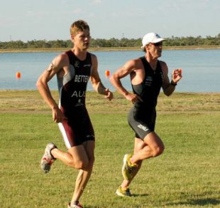 O astraliano Brad Beven (&aacute; dereita) leva 17 triunfos