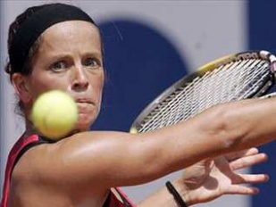 A piques de darlle &aacute; pelota